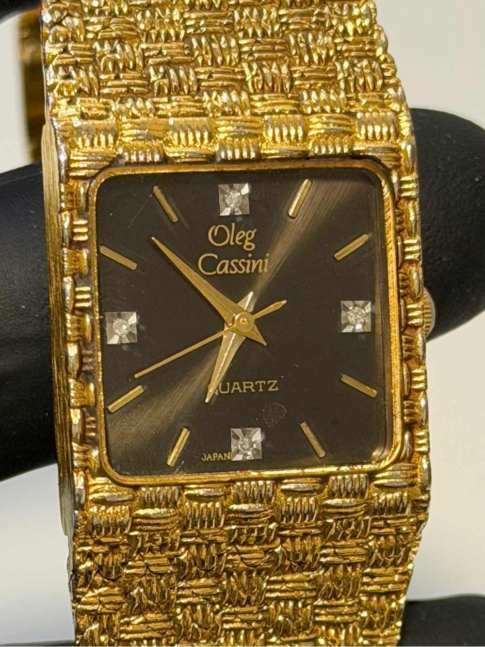 Oleg Cassini 31-457 Tank nugget-style Gold SS 25mm Unisex Dress Watch